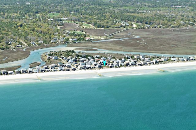 614 Springs Ave., Pawleys Island, SC 29585