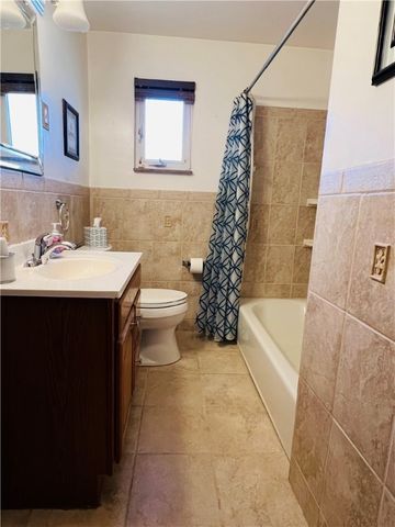 5719 Keefe St, Lincoln Place, PA 15207