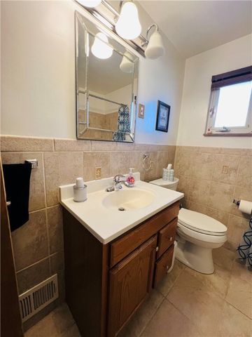 5719 Keefe St, Lincoln Place, PA 15207