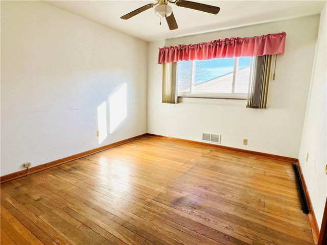 5719 Keefe St, Lincoln Place, PA 15207