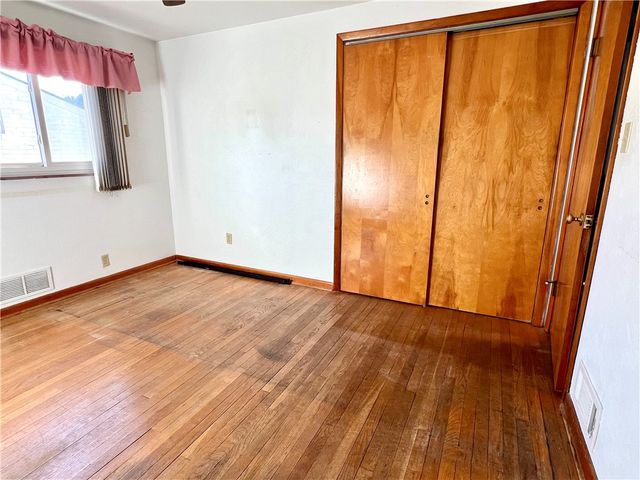 5719 Keefe St, Lincoln Place, PA 15207