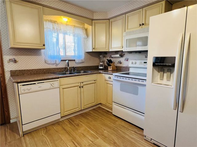 5719 Keefe St, Lincoln Place, PA 15207