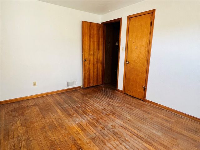 5719 Keefe St, Lincoln Place, PA 15207