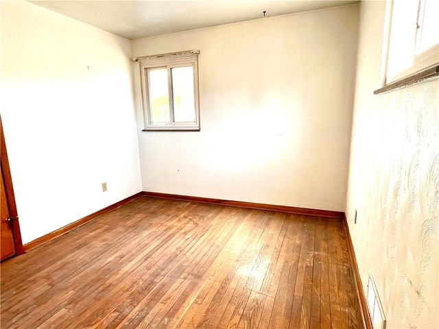 5719 Keefe St, Lincoln Place, PA 15207