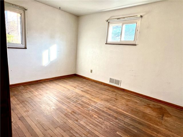 5719 Keefe St, Lincoln Place, PA 15207