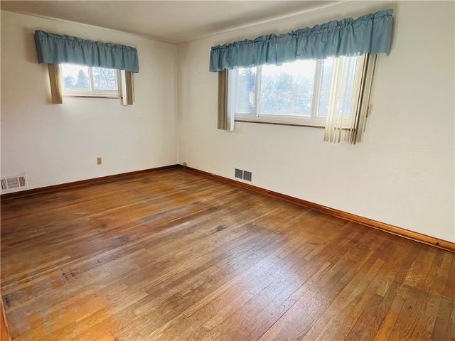 5719 Keefe St, Lincoln Place, PA 15207