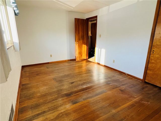 5719 Keefe St, Lincoln Place, PA 15207