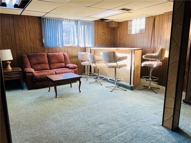 5719 Keefe St, Lincoln Place, PA 15207