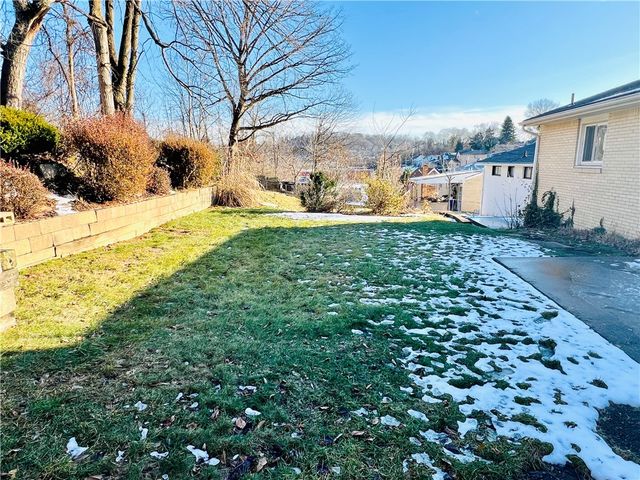 5719 Keefe St, Lincoln Place, PA 15207