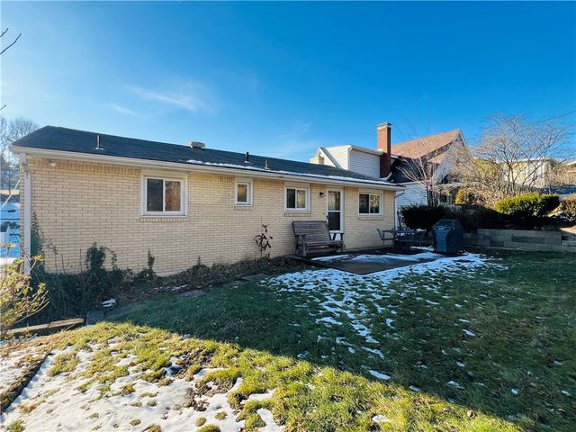 5719 Keefe St, Lincoln Place, PA 15207