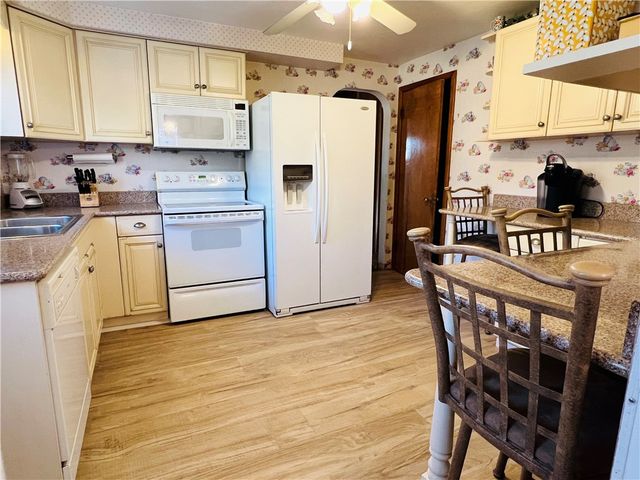 5719 Keefe St, Lincoln Place, PA 15207