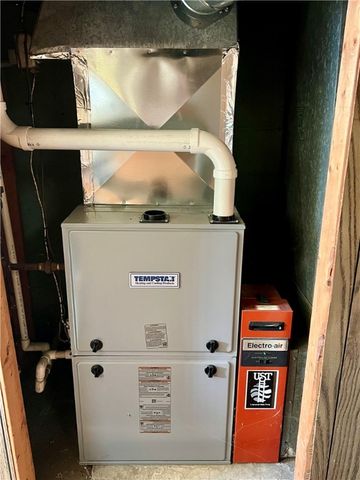 5719 Keefe St, Lincoln Place, PA 15207