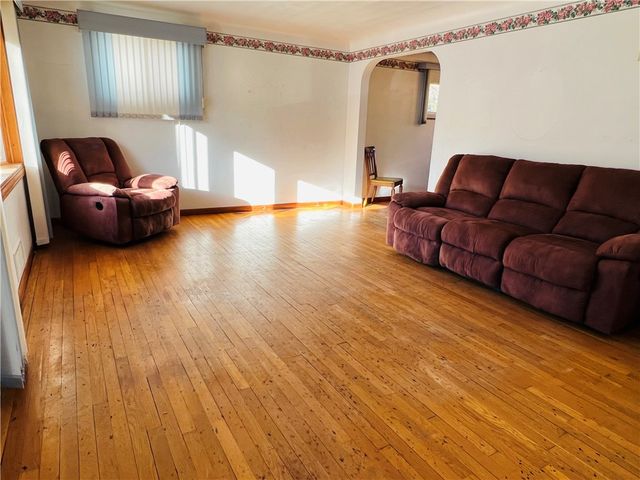 5719 Keefe St, Lincoln Place, PA 15207