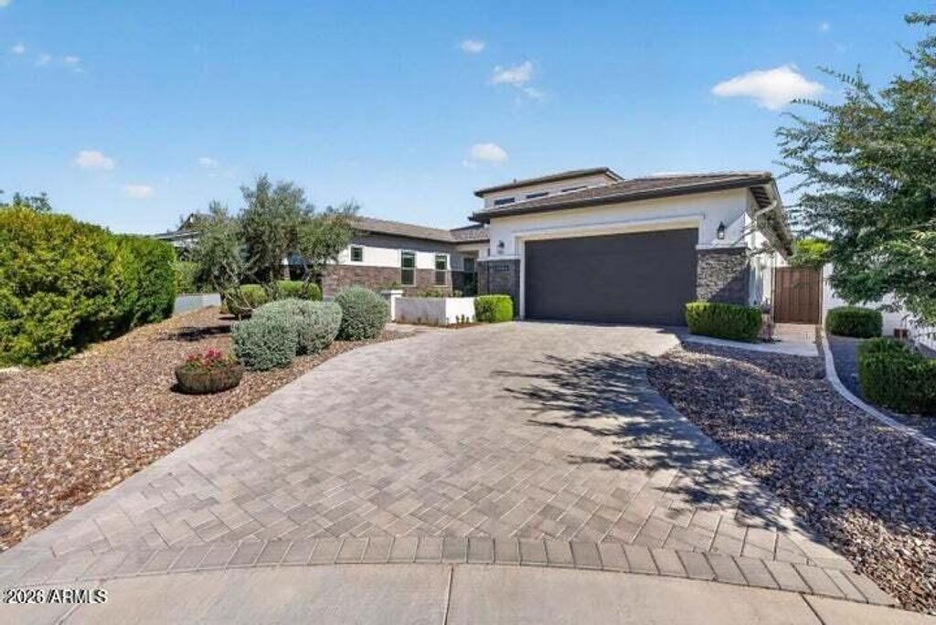 17554 W MONTPELIER Street, Surprise, AZ 85388 — photo 5
