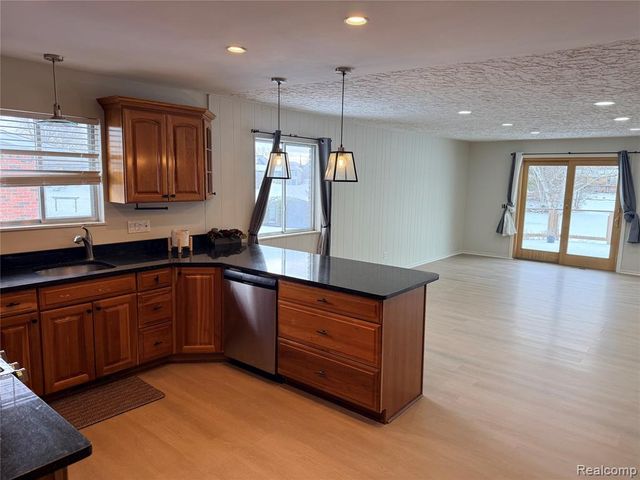 687 Sunnybeach Drive, White Lake, MI 48386