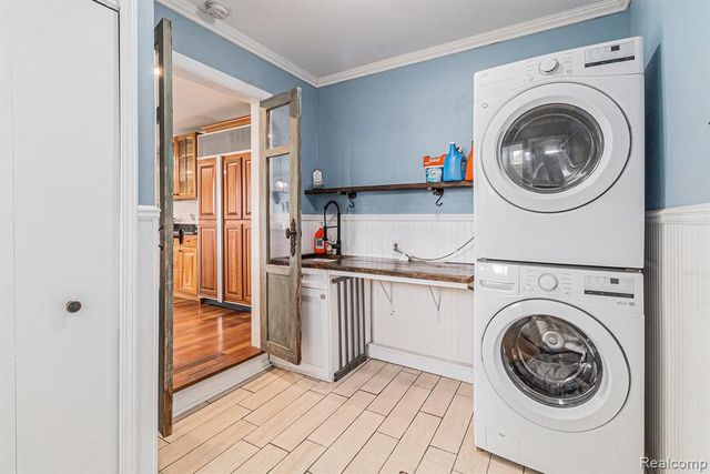 687 Sunnybeach Drive, White Lake, MI 48386