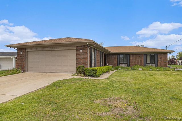 687 Sunnybeach Drive, White Lake, MI 48386