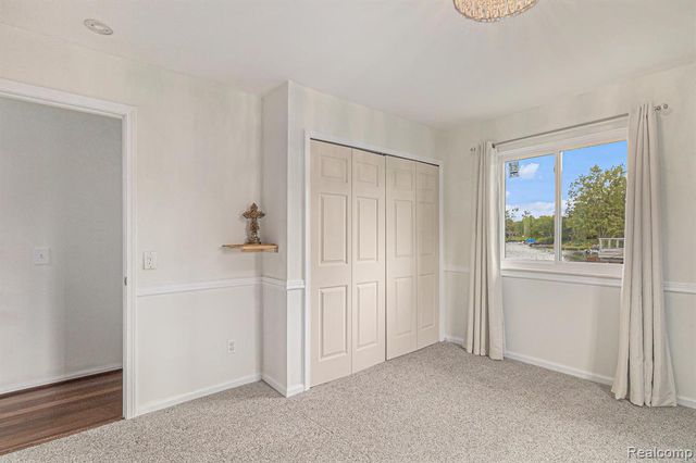 687 Sunnybeach Drive, White Lake, MI 48386