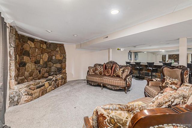 687 Sunnybeach Drive, White Lake, MI 48386