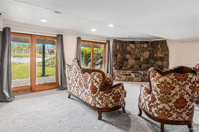 687 Sunnybeach Drive, White Lake, MI 48386