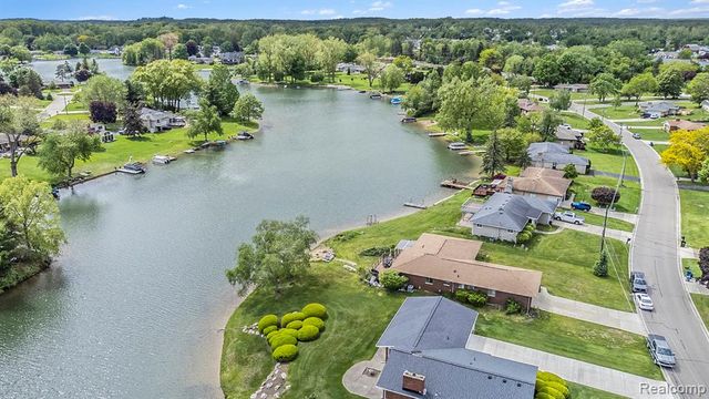 687 Sunnybeach Drive, White Lake, MI 48386