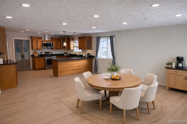 687 Sunnybeach Drive, White Lake, MI 48386