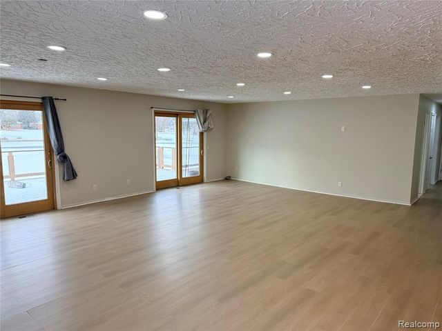 687 Sunnybeach Drive, White Lake, MI 48386