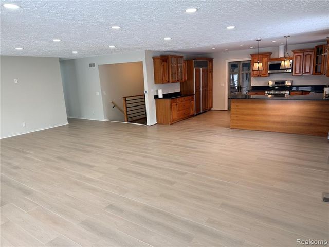 687 Sunnybeach Drive, White Lake, MI 48386