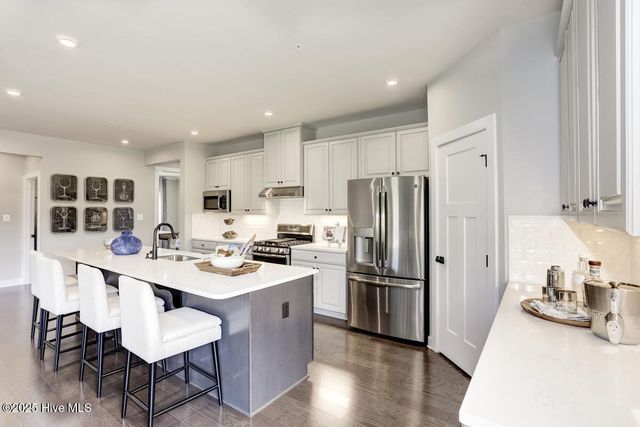 633 Delia Circle, Leland, NC 28451