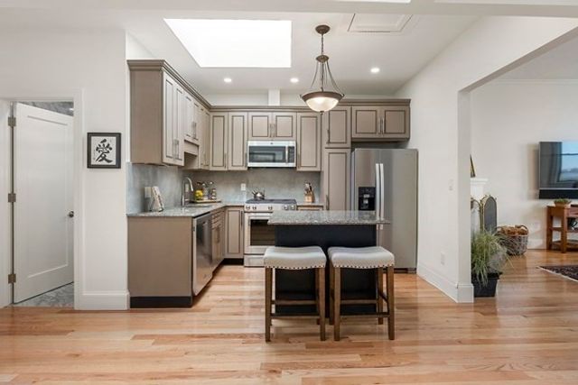 31 Bay State Rd 4, Boston, MA 02215