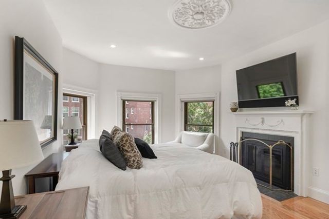31 Bay State Rd 4, Boston, MA 02215