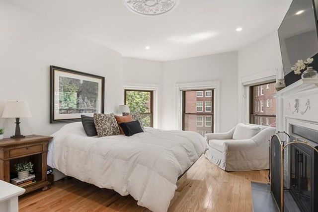 31 Bay State Rd 4, Boston, MA 02215