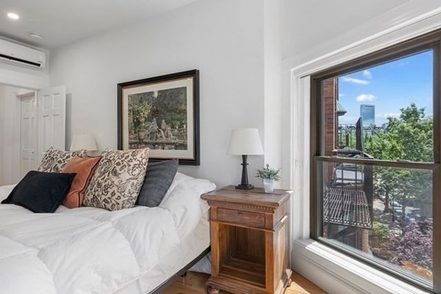 31 Bay State Rd 4, Boston, MA 02215