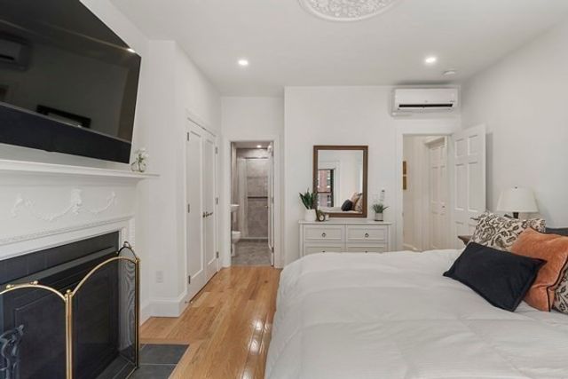 31 Bay State Rd 4, Boston, MA 02215