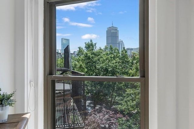 31 Bay State Rd 4, Boston, MA 02215