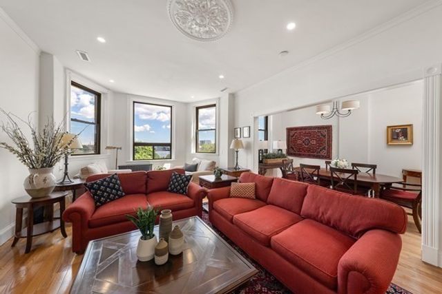 31 Bay State Rd 4, Boston, MA 02215