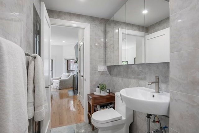 31 Bay State Rd 4, Boston, MA 02215
