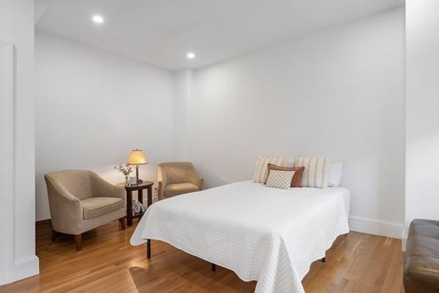 31 Bay State Rd 4, Boston, MA 02215