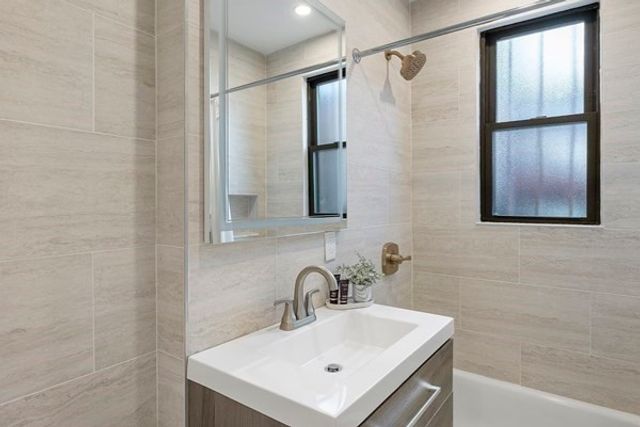 31 Bay State Rd 4, Boston, MA 02215