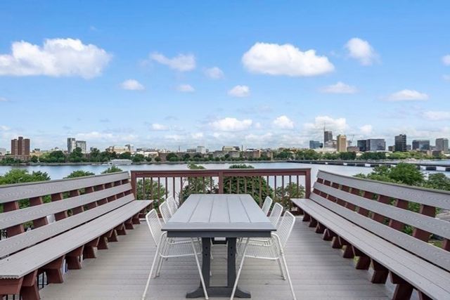 31 Bay State Rd 4, Boston, MA 02215