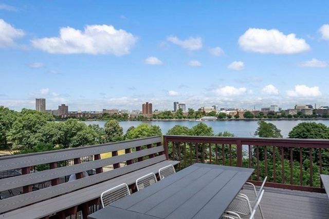 31 Bay State Rd 4, Boston, MA 02215