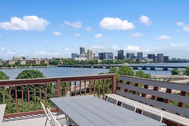 31 Bay State Rd 4, Boston, MA 02215