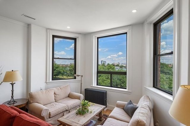 31 Bay State Rd 4, Boston, MA 02215