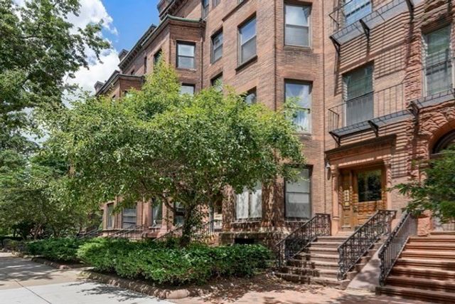 31 Bay State Rd 4, Boston, MA 02215