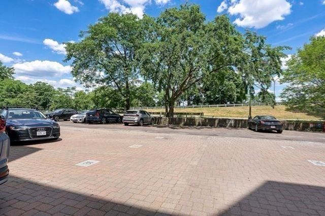 31 Bay State Rd 4, Boston, MA 02215