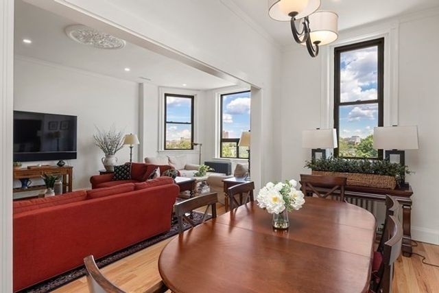 31 Bay State Rd 4, Boston, MA 02215