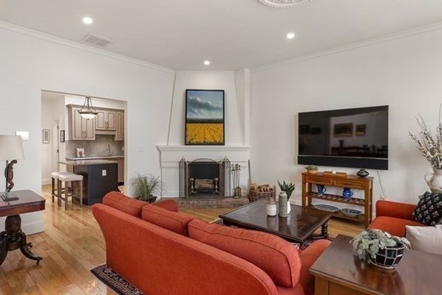 31 Bay State Rd 4, Boston, MA 02215