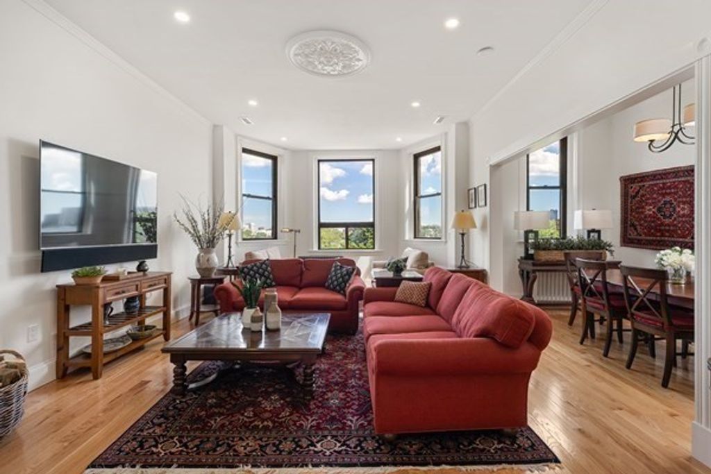 31 Bay State Rd 4, Boston, MA 02215