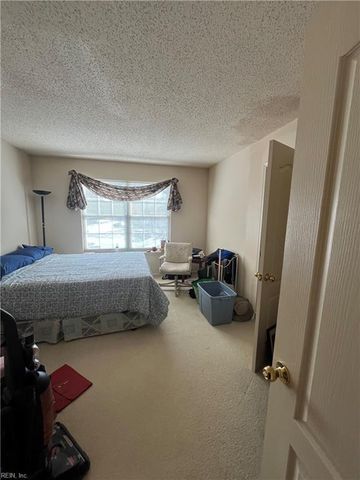817 Oak Springs CT, Newport News, VA 23602