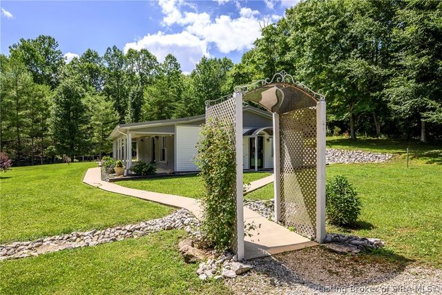 11654 S Old Bear Creek Road, Pekin, IN 47165